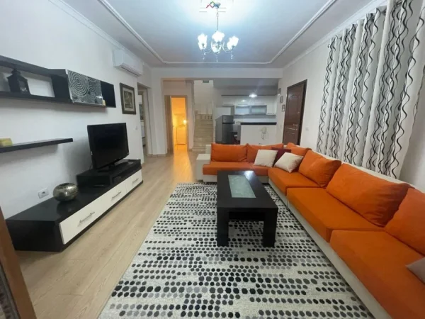 Tirane, jepet me qera apartament duplex 2+1 Kati 2, 160 m² 1.300 € (ali demi)