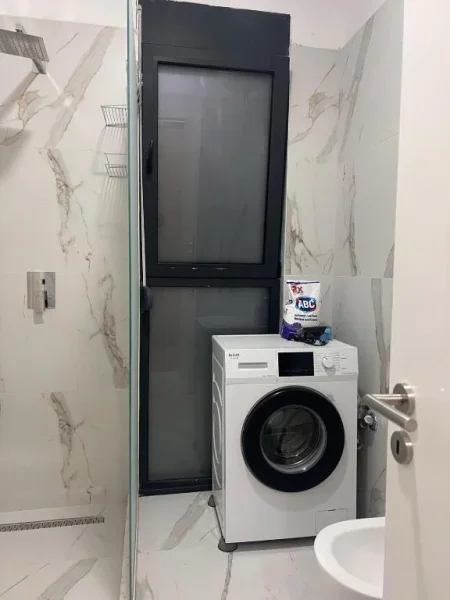 Tirane, jepet me qera apartament 1+1 Kati 3, 60 m² 500 € (SELITE)