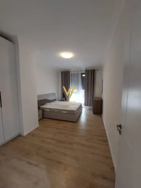 Tirane, jepet me qera apartament 2+1+Ballkon Kati 3, 102 m² 1.000 € (PORCELAN)