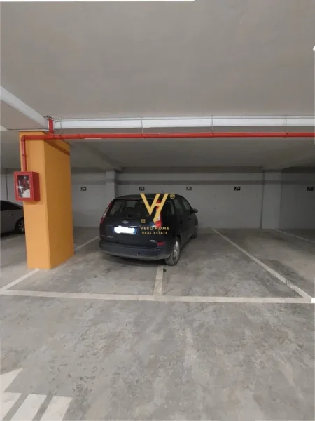 Tirane, jepet me qera apartament 2+1+Ballkon Kati 3, 102 m² 1.000 € (PORCELAN)