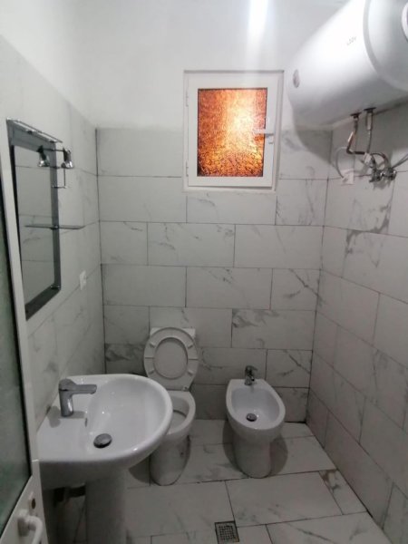 Tirane, jepet me qera apartament 1+1 Kati 2, 70 m² 300 € (rruga e elbasanit)