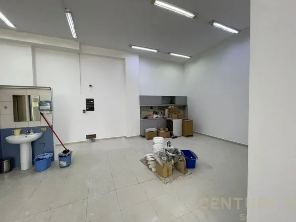 Tirane, shes ambjent biznesi , 189 m² 750.000 € (Kompleksit Delijorgji)