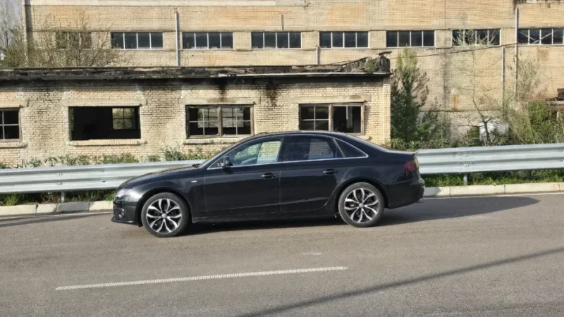 Tirane, shitet makine Audi a4 2.7 naft Nafte, e zeze automatik Klima 320.000 km 7.500 €