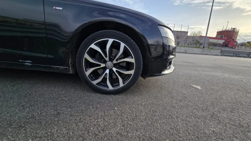 Tirane, shitet makine Audi a4 2.7 naft Nafte, e zeze automatik Klima 320.000 km 7.500 €