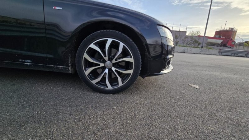 Tirane, shitet makine Audi a4 2.7 naft Nafte, e zeze automatik Klima 320.000 km 7.500 €
