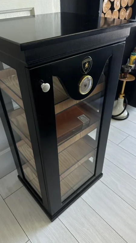 Tirane, shes SHITET KUTI E MADHE LUKSOZE HUMIDOR PER PURO CIGARE AKSESOR LAMBORGHINI SHUM E VECANT Permasat 100cm me 50cm 40cm
