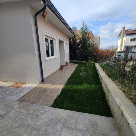 Tirane, jepet me qera shtepi 2+1 Kati 0, 90 m² 700 € (TEG)