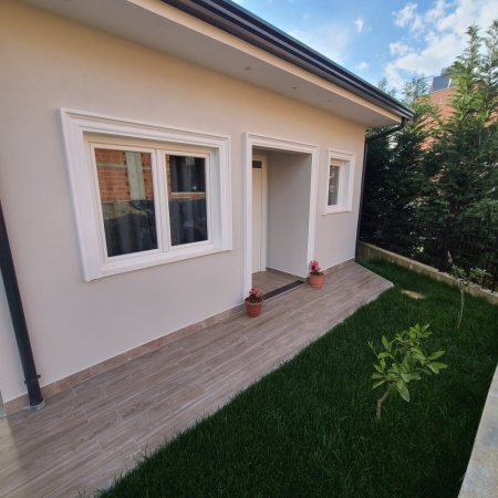 Tirane, jepet me qera shtepi 2+1 Kati 0, 90 m² 700 € (TEG)