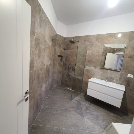 Tirane, jepet me qera shtepi 2+1 Kati 0, 90 m² 700 € (TEG)
