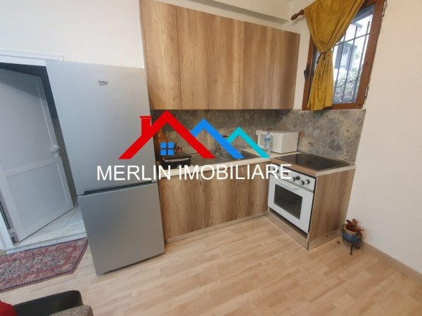 Tirane, jepet me qera apartament 1+1 Kati 1, 65 m² 450 € (Rruga Hasan Vogli,Selite)