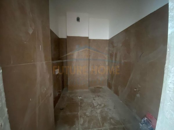 Tirane, shitet apartament 2+1+2, (Rruga Dritan Hoxha, Kompleksi Aura)