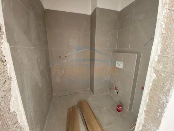 Tirane, shitet apartament 2+1+2, (Rruga Dritan Hoxha, Kompleksi Aura)