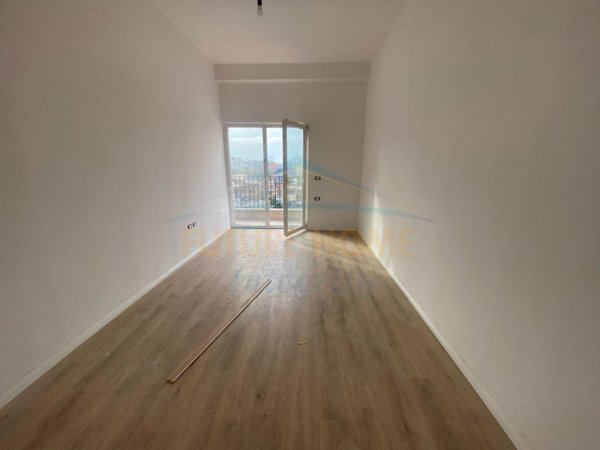 Tirane, shitet apartament 2+1+2, (Rruga Dritan Hoxha, Kompleksi Aura)