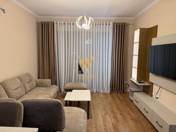 Tirane, jepet me qera apartament 2+1+Ballkon Kati 7, 85 m² 700 € (RRUGA E DIBRES)
