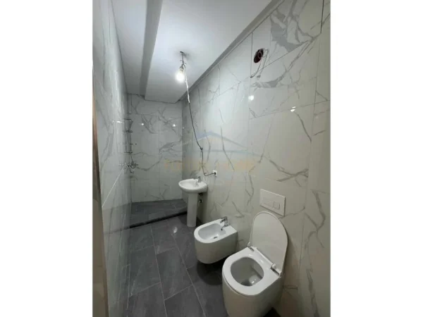 Tirane, shitet apartament 1+1+Ballkon Kati 8, 55 m² 100.000 € (Astir)