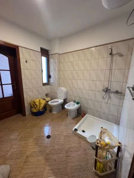 Tirane, jepet me qera apartament 1+1+Ballkon Kati 4, 70 m² 400 € (don bosko prapa vizion+)