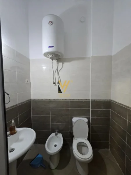 Tirane, jepet me qera dyqan Kati 0, 50 m² 300 € (KODRA E DIELLIT)
