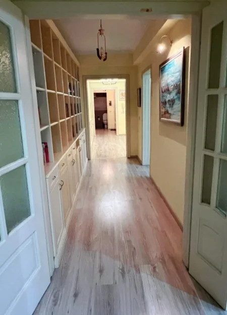 Tirane, jap me qera ambjent biznesi Kati 3, 125 m² 1.000 Euro (Zogu 1)