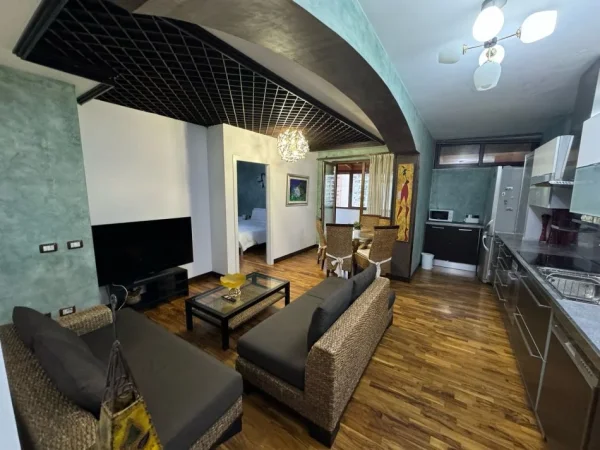 Tirane, shitet apartament 1+1 , 117 m² 300.000 € (Blloku)