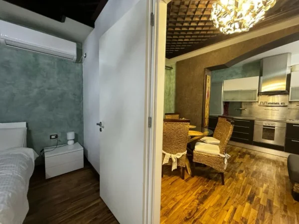 Tirane, shitet apartament 1+1 , 117 m² 300.000 € (Blloku)