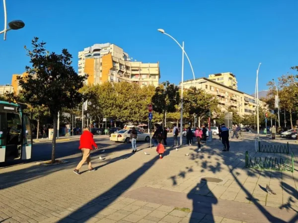Tirane, jepet me qera apartament 2+1 Kati 2, 127 m² 700 € (9 Kateshet tirane)