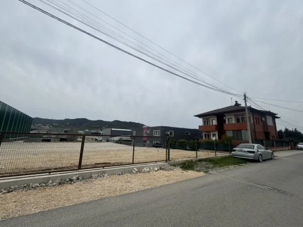 JEPET ME QERA TOKE 2000M2 ( VORE-MUCAJ )