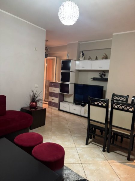 Tirane, jepet me qera apartament 1+1+Ballkon Kati 2, 80 m² 400 € (Jordan misja , kompleksi gener 2)