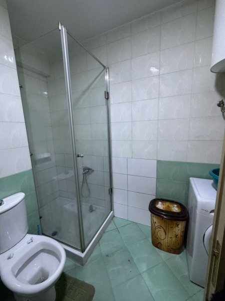Tirane, jepet me qera apartament 1+1+Ballkon Kati 2, 80 m² 400 € (Jordan misja , kompleksi gener 2)