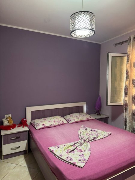 Tirane, jepet me qera apartament 1+1+Ballkon Kati 2, 80 m² 400 € (Jordan misja , kompleksi gener 2)