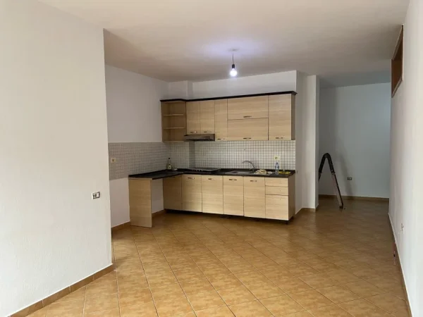 Tirane, shitet apartament Kati 4, 82 m² 110.000 € (Astir)