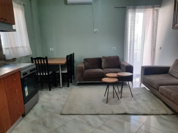 Tirane, jepet me qera apartament 2+1+Ballkon Kati 2, 85 m² 350 € (Kodra e Prifitit prane shkolles mrekullia)