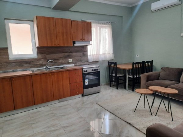 Tirane, jepet me qera apartament 2+1+Ballkon Kati 2, 85 m² 350 € (Kodra e Prifitit prane shkolles mrekullia)