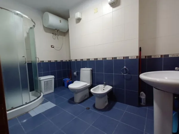 Tirane, jepet me qera Kati 2, 110 m² 1.000 € (Komuna e Parisit)