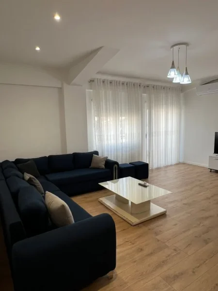 Tirane, jepet me qera apartament 2+1 Kati 5, 80 m² 400 € (Fresk)