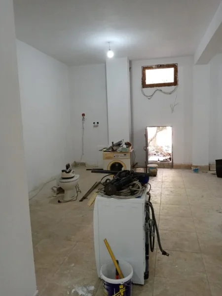 Tirane, jepet me qera zyre Kati 1, 140 m² 1.200 € (Rr. Petro Nini Luarasi)
