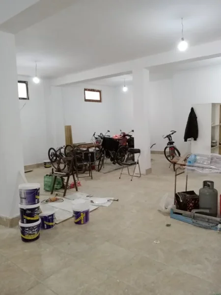 Tirane, jepet me qera zyre Kati 1, 140 m² 1.200 € (Rr. Petro Nini Luarasi)