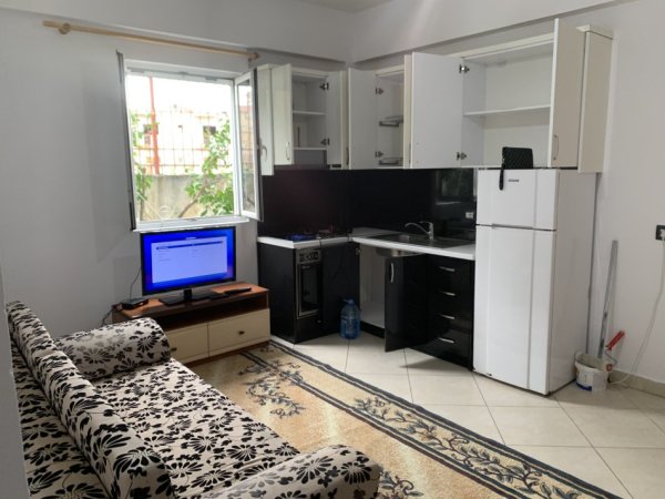 Tirane , jepet me qera apartament 1+1 , 50 m² 300 €