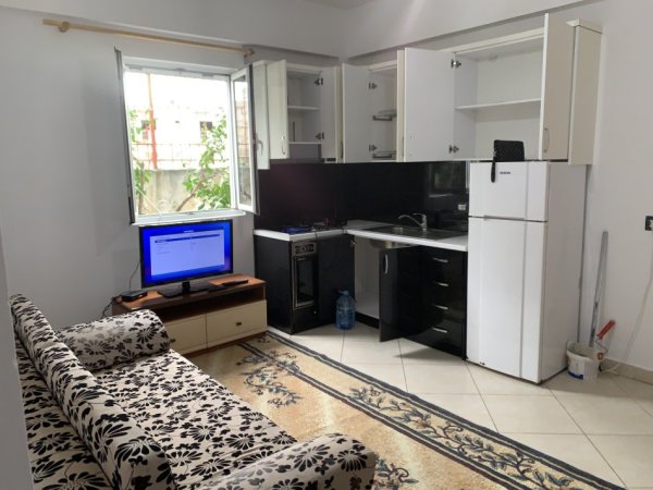 Tirane , jepet me qera apartament 1+1 , 50 m² 300 €