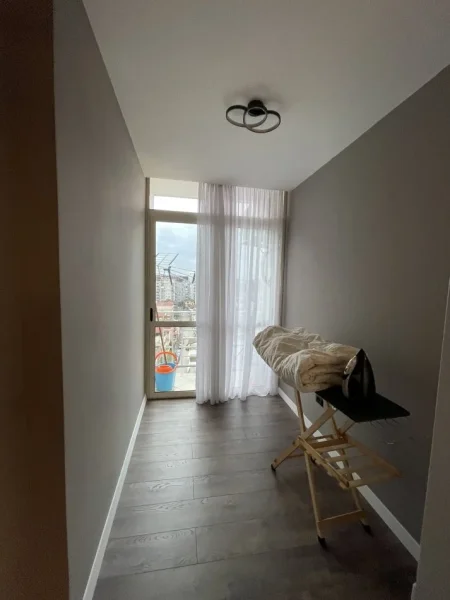 Tirane, jepet me qera apartament 1+1+Aneks+Ballkon Kati 8, 61 m² 600 € (Rruga Kavajes , Perball Delijorgjit)