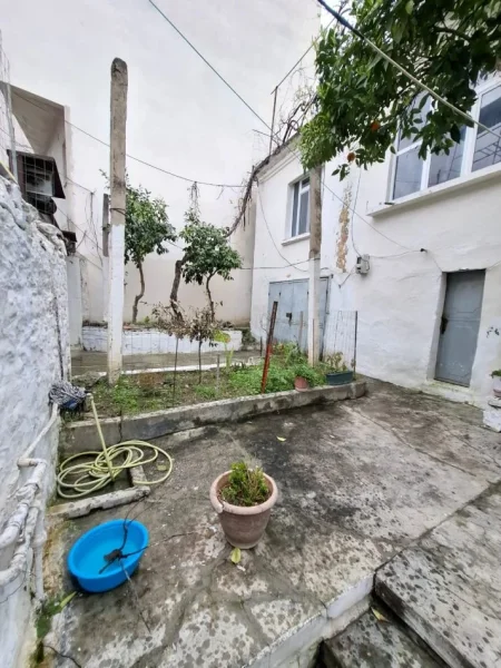 Berat, shitet shtepi 2 Katshe , 105.000 €