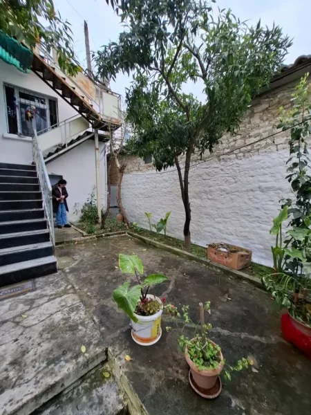 Berat, shitet shtepi 2 Katshe , 105.000 €