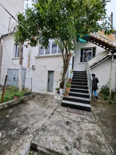 Berat, shitet shtepi 2 Katshe , 105.000 €