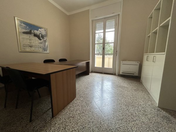 Tirane, ndarje qeraje apartament 3+1+Ballkon Kati 1, (Emin Duraku)