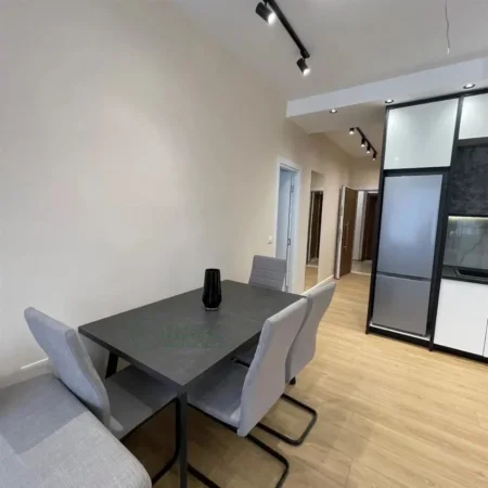 Tirane, shitet apartament 2+1+Ballkon , 88 m² 141.000 € (Rruga Dritan Hoxha)