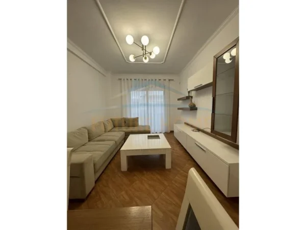 0683487469. Tirane, jepet me qera apartament 2+1+Ballkon Kati 8, 100 m² 550 € (Prane Rotondos Astir)