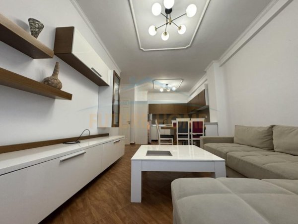 Tirane, jepet me qera apartament 2+1+Ballkon Kati 8, 100 m² 550 € (Prane Rotondos Astir)