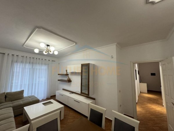 Tirane, jepet me qera apartament 2+1+Ballkon Kati 8, 100 m² 550 € (Prane Rotondos Astir)