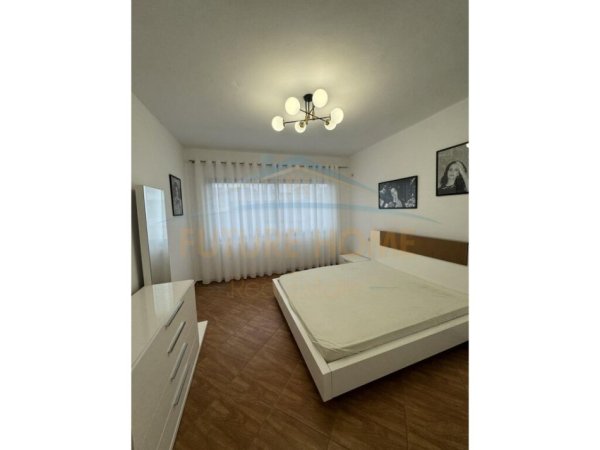Tirane, jepet me qera apartament 2+1+Ballkon Kati 8, 100 m² 550 € (Prane Rotondos Astir)