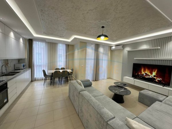 Tirane, jepet me qera apartament 2+1+Ballkon Kati 6, 117 m² 750 € (Bulevardi i Ri)
