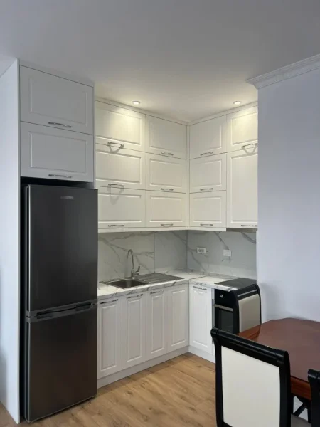 Tirane, jepet me qera apartament 1+1+Aneks Kati 5, 80 m² 400 € (fresk)